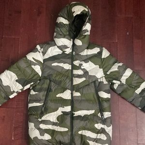 Nike goose down winter jacket men can wear the jacket too but can fit a child